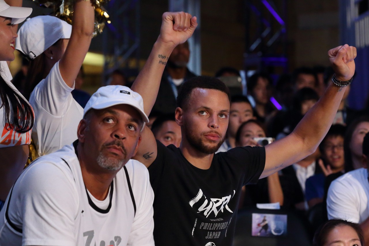 足球在线直播免费观看-里程碑时刻！戴尔+斯蒂芬·库里父子总得分超科比父子 排历史第2